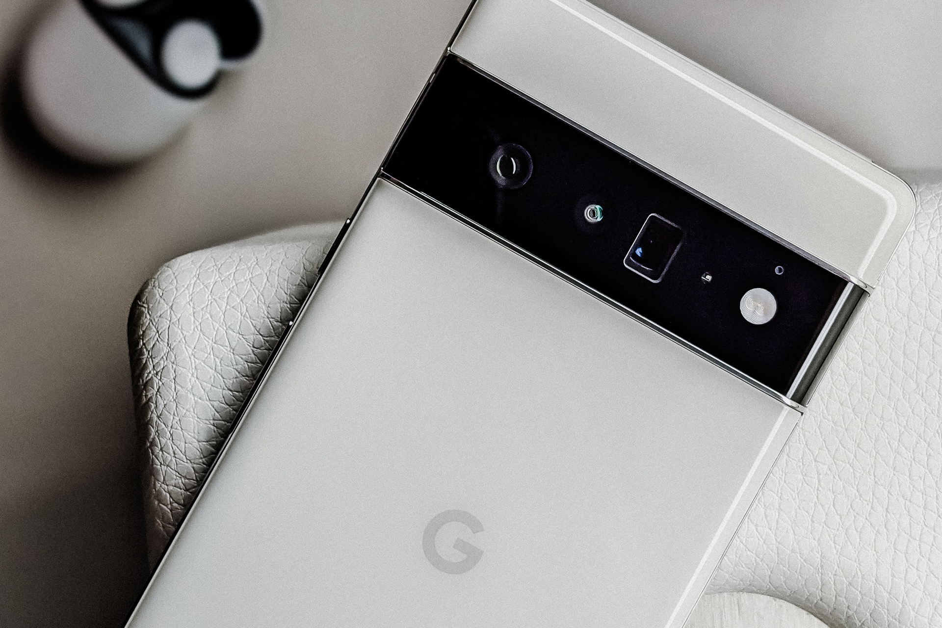 Private: Google fixes Pixel 6 bug that randomly dialed your contacts